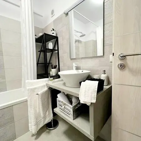 Swiss 5 Apartment *