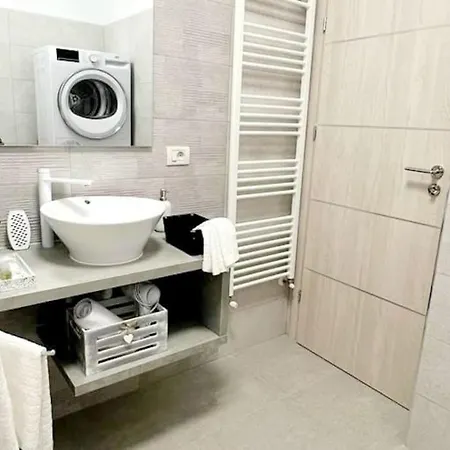 Swiss 5 Apartment